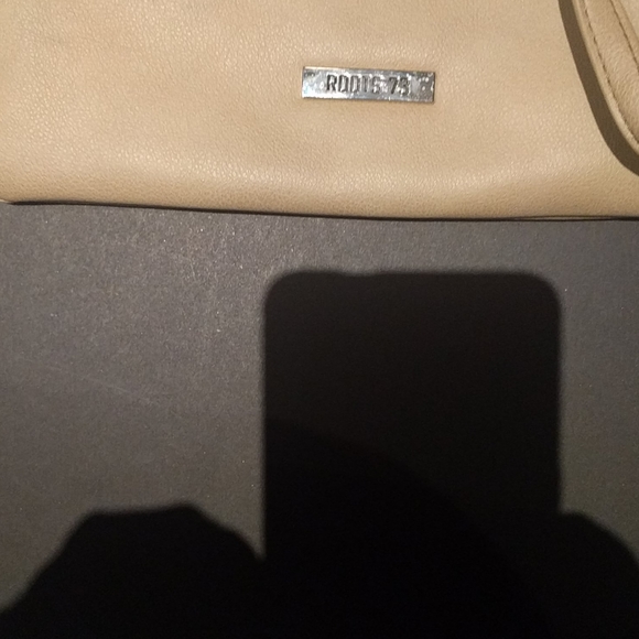 🍀 Faux leather crossbody bag by Roots 🌸🌸 - Picture 6 of 6